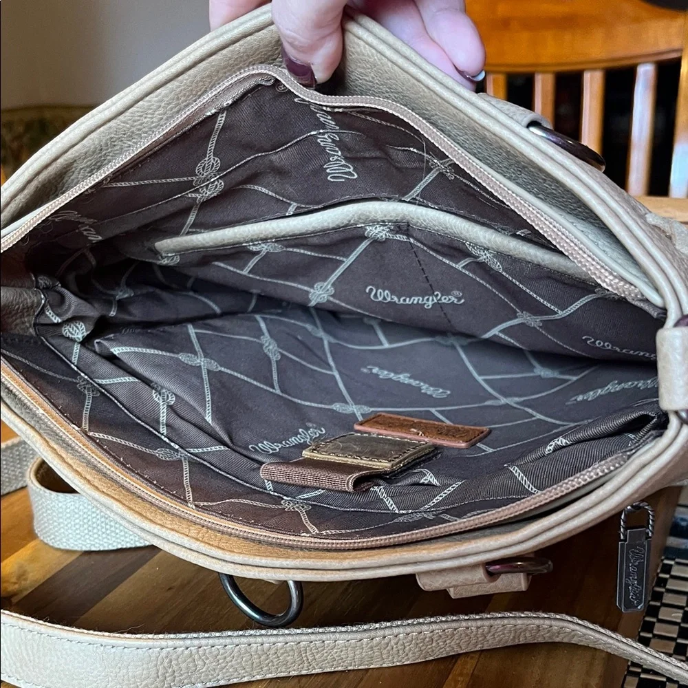 Wrangler Beige Crossbody Bag with Braided Detail - Picture 4 of 4